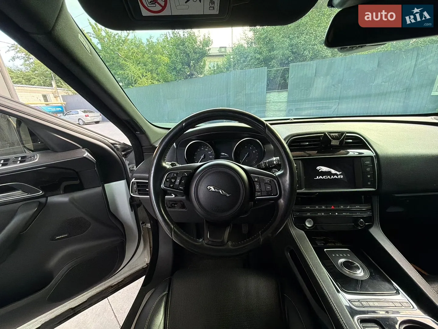 2016 Jaguar F-Pace - мініатюра 10