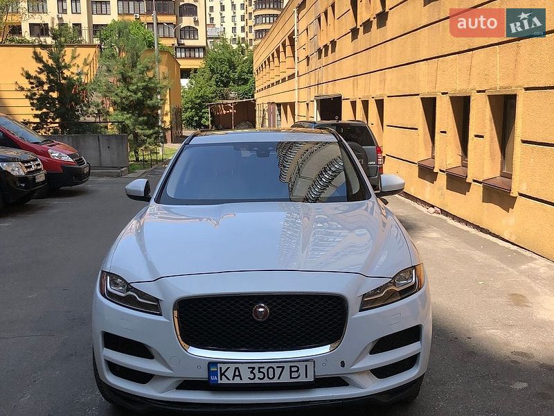 Jaguar F-Pace, photos from the listing
