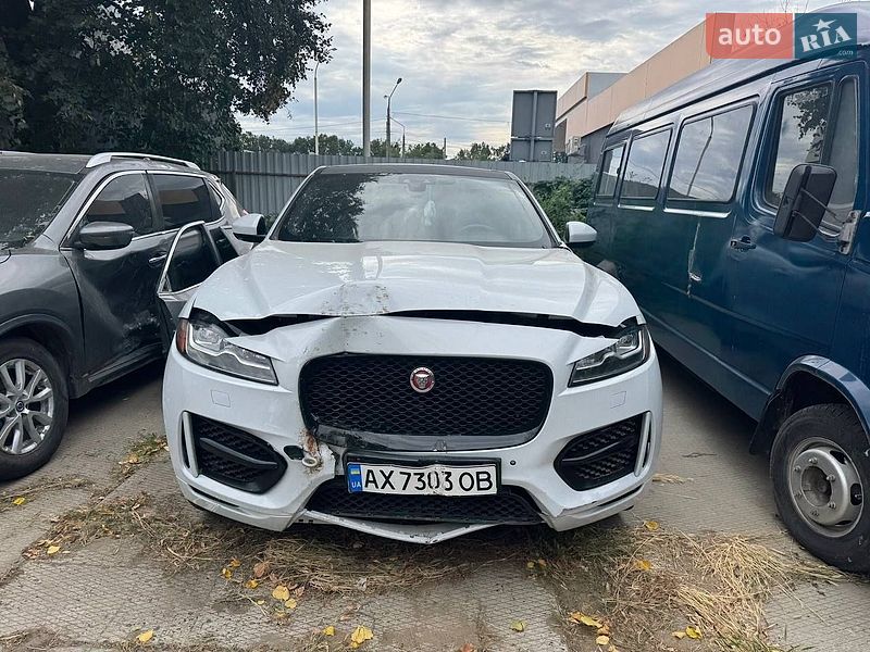 Jaguar F-Pace, photos from the listing