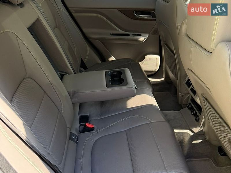 Позашляховик / Кросовер Jaguar F-Pace 2017 в Чернівцях