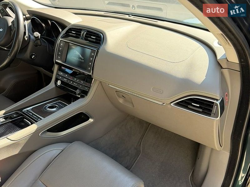 Позашляховик / Кросовер Jaguar F-Pace 2017 в Чернівцях