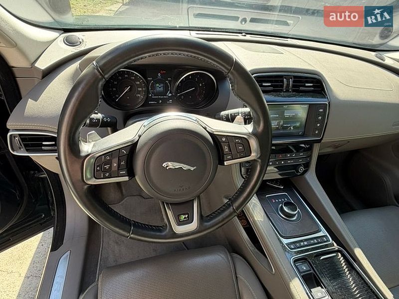 Позашляховик / Кросовер Jaguar F-Pace 2017 в Чернівцях