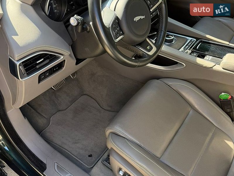 Позашляховик / Кросовер Jaguar F-Pace 2017 в Чернівцях