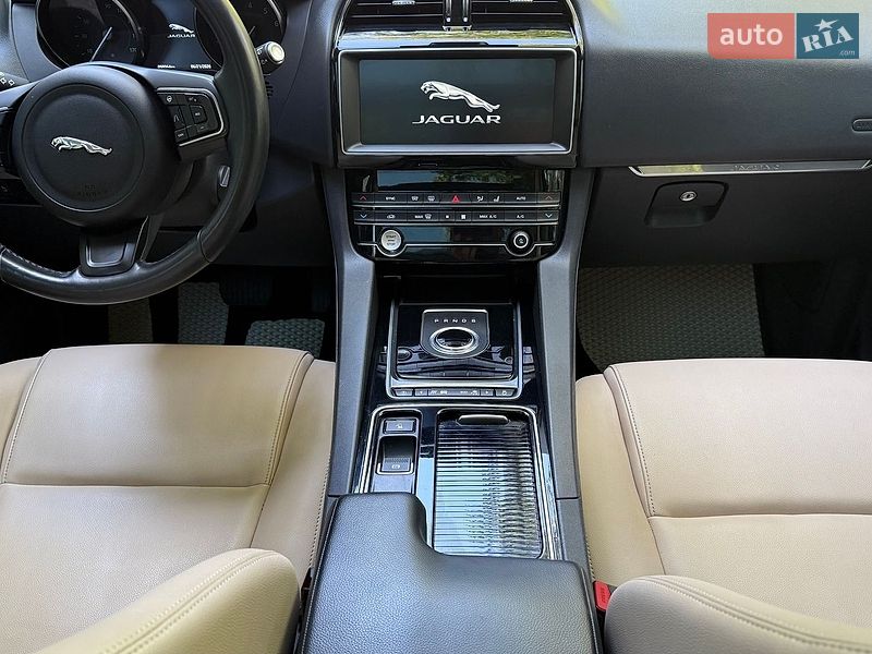 Внедорожник / Кроссовер Jaguar F-Pace 2019 в Тернополе