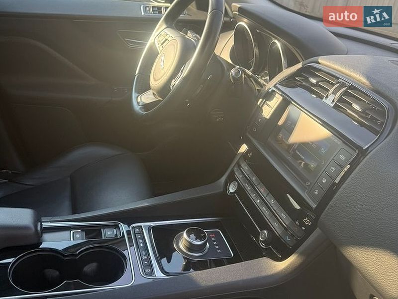 Внедорожник / Кроссовер Jaguar F-Pace 2016 в Киеве фото 19 Внедорожник / Кроссовер Jaguar F-Pace 2016 в Киеве