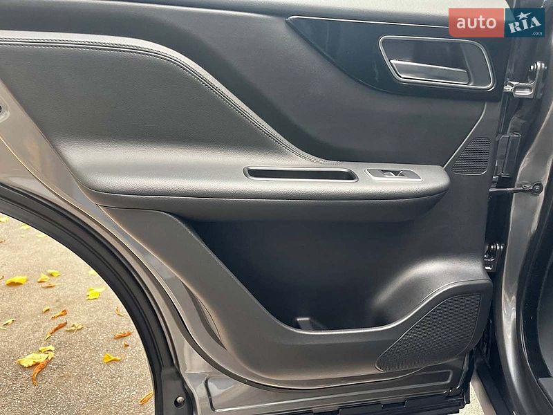 Позашляховик / Кросовер Jaguar F-Pace 2016 в Києві фото 19 Позашляховик / Кросовер Jaguar F-Pace 2016 в Києві