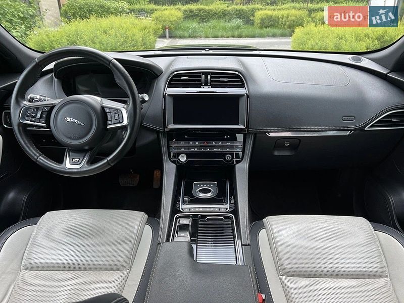 Внедорожник / Кроссовер Jaguar F-Pace 2017 в Киеве