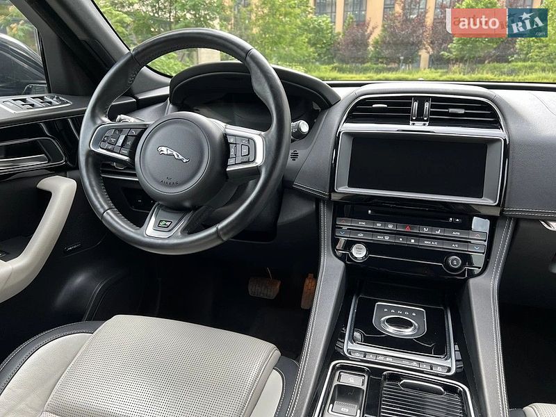 Внедорожник / Кроссовер Jaguar F-Pace 2017 в Киеве