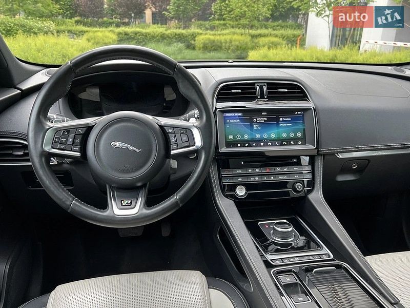 Внедорожник / Кроссовер Jaguar F-Pace 2017 в Киеве