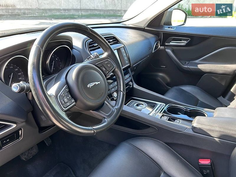 Внедорожник / Кроссовер Jaguar F-Pace 2016 в Киеве