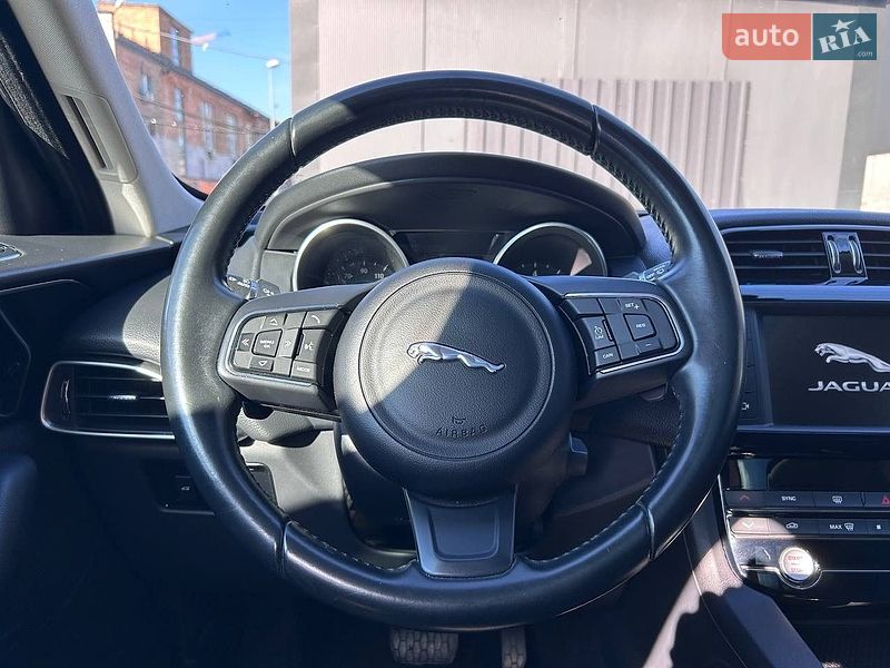 Внедорожник / Кроссовер Jaguar F-Pace 2016 в Киеве