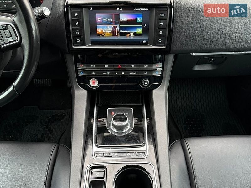 Внедорожник / Кроссовер Jaguar F-Pace 2016 в Хмельницком