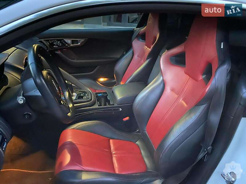 Купе Jaguar F-Type 2015 в 
