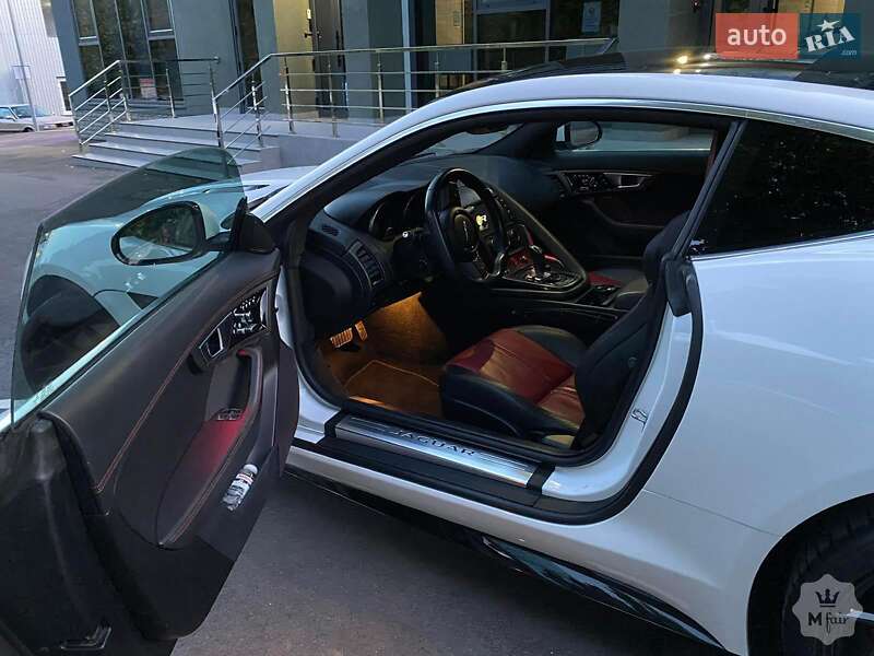 Купе Jaguar F-Type 2015 в Киеве