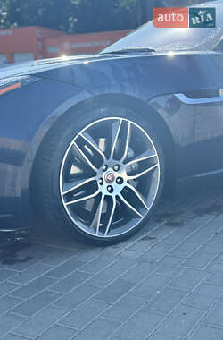 Купе Jaguar F-Type 2018 в 