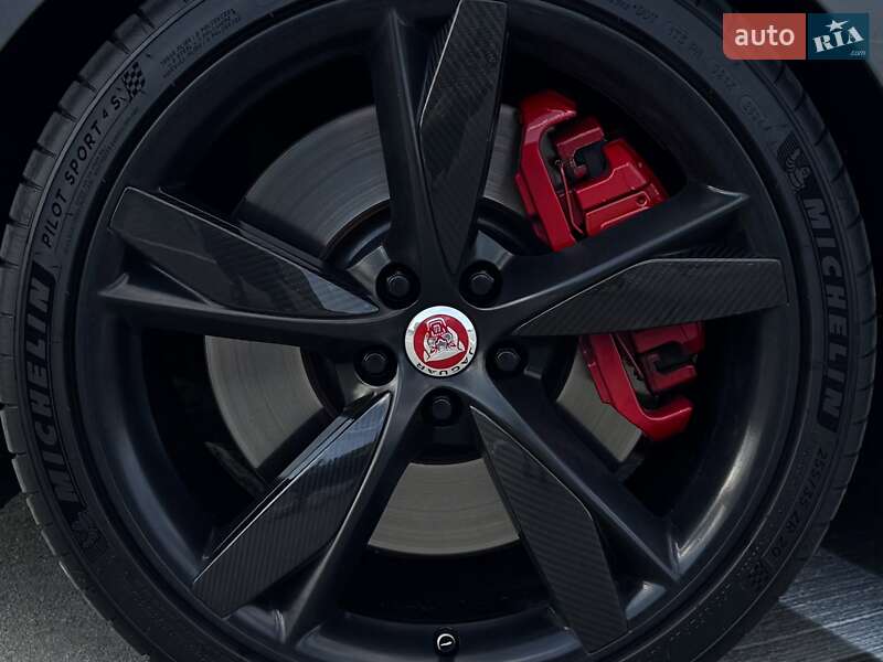 Купе Jaguar F-Type 2015 в Киеве