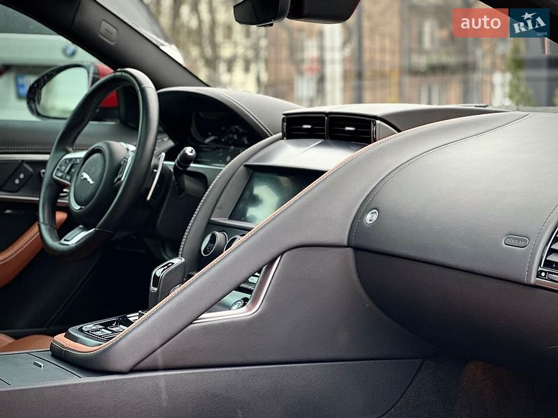 Купе Jaguar F-Type 2020 в Киеве фото 23 Купе Jaguar F-Type 2020 в Киеве