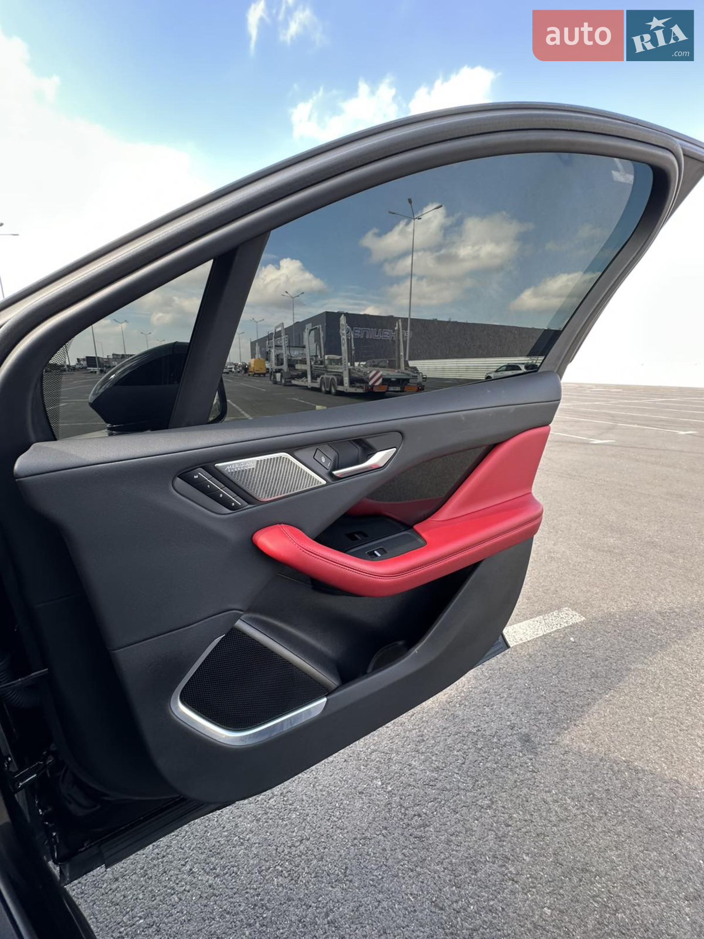 2019 Jaguar I-Pace - мініатюра 28