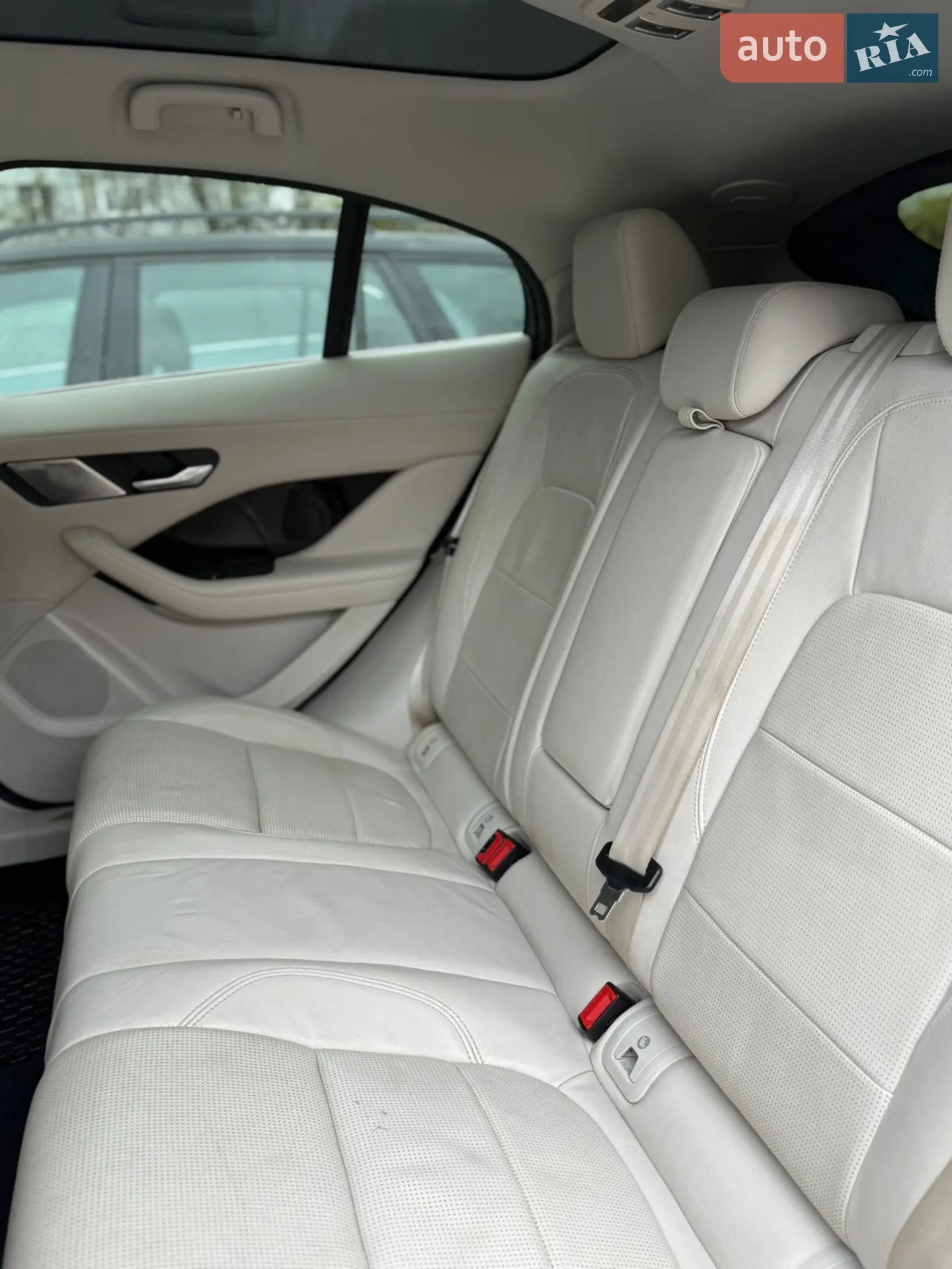 2019 Jaguar I-Pace - мініатюра 13