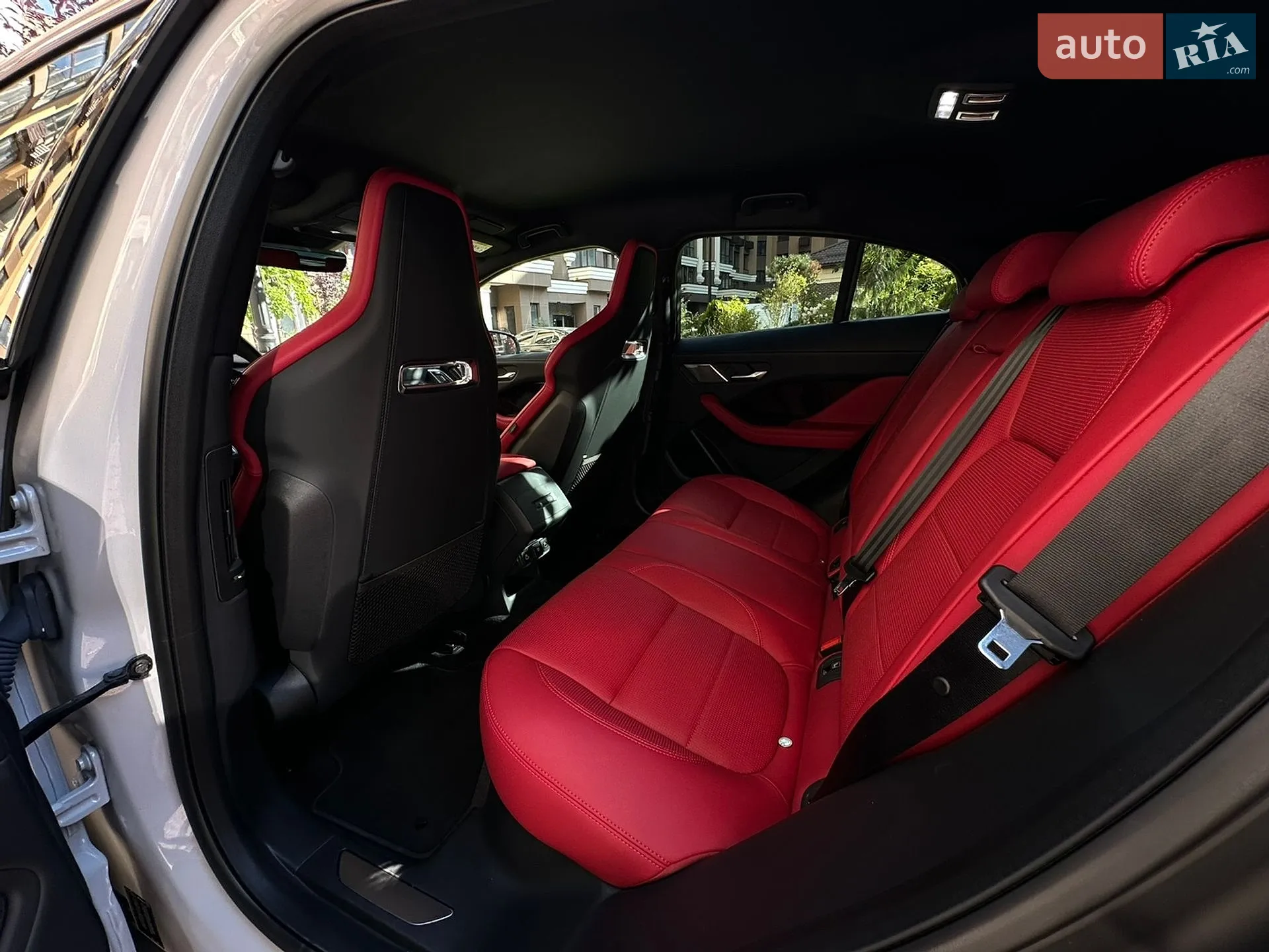 2021 Jaguar I-Pace - мініатюра 31