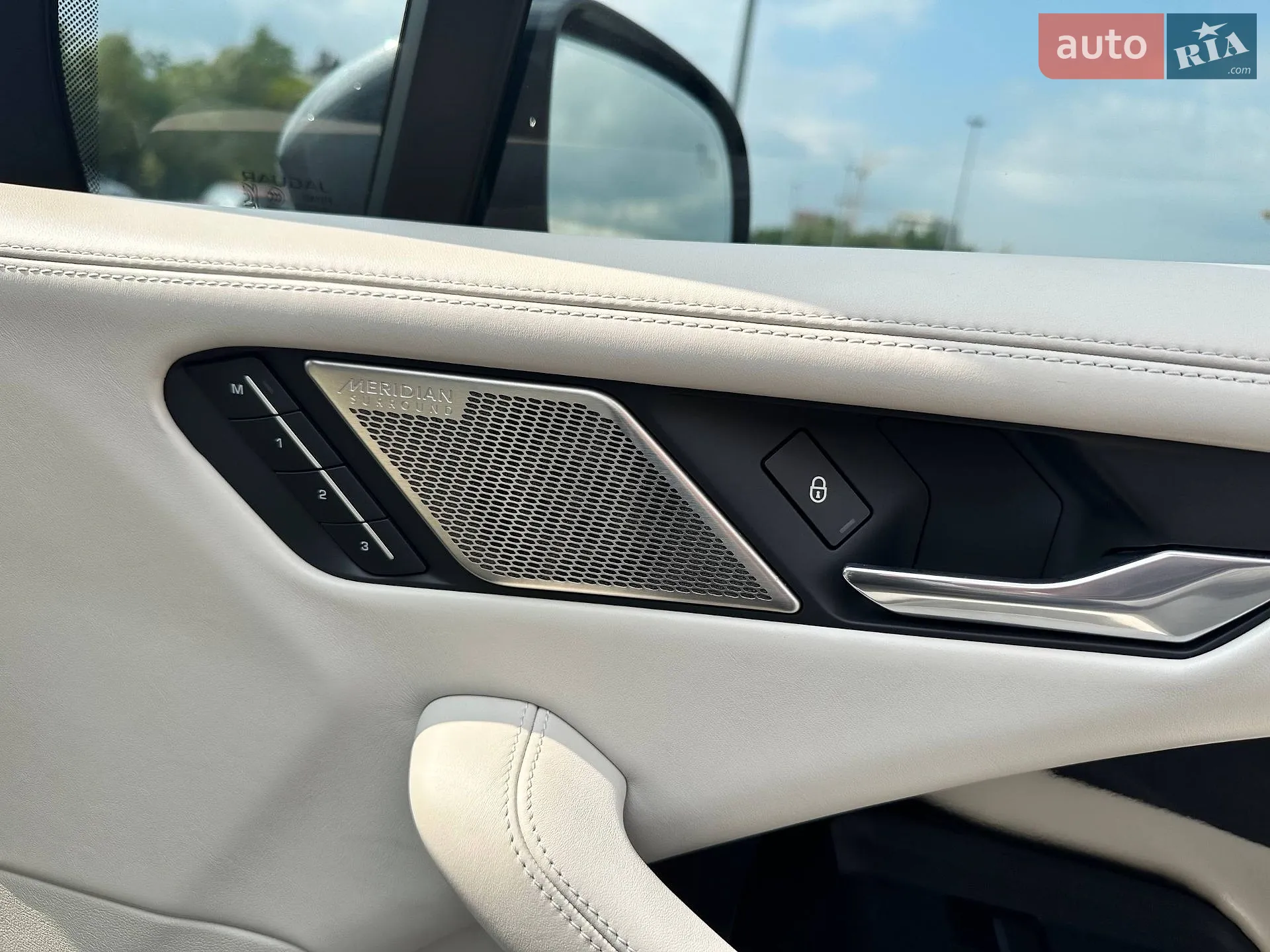 2019 Jaguar I-Pace - мініатюра 19