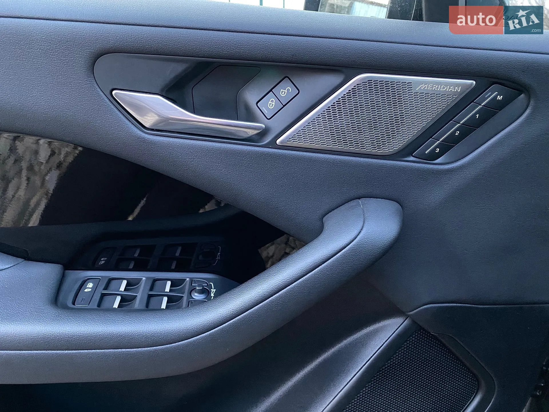 2019 Jaguar I-Pace - мініатюра 31