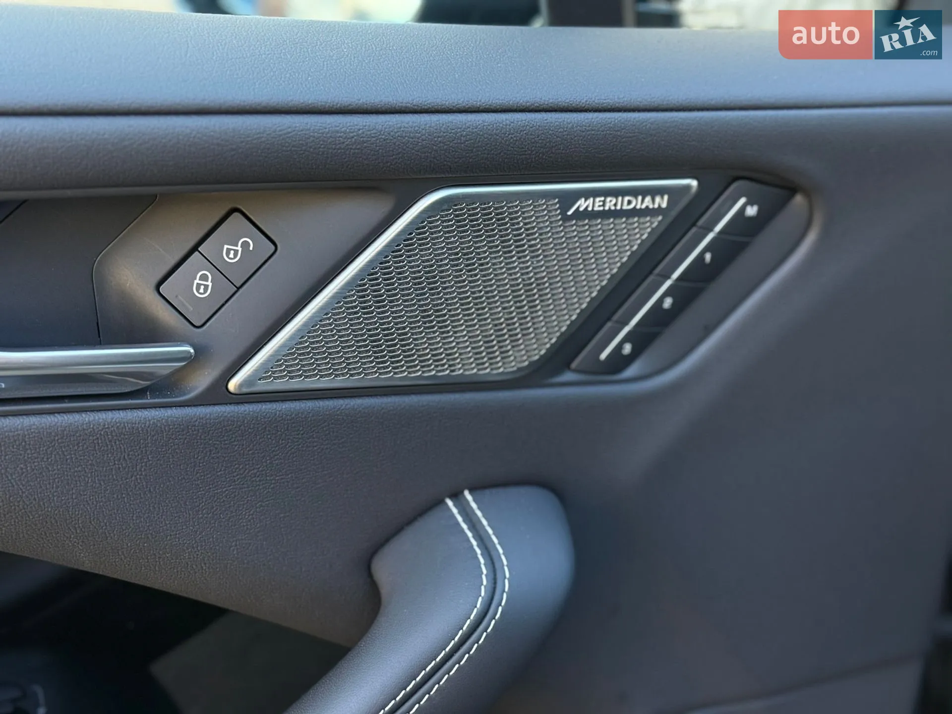 2019 Jaguar I-Pace - мініатюра 17