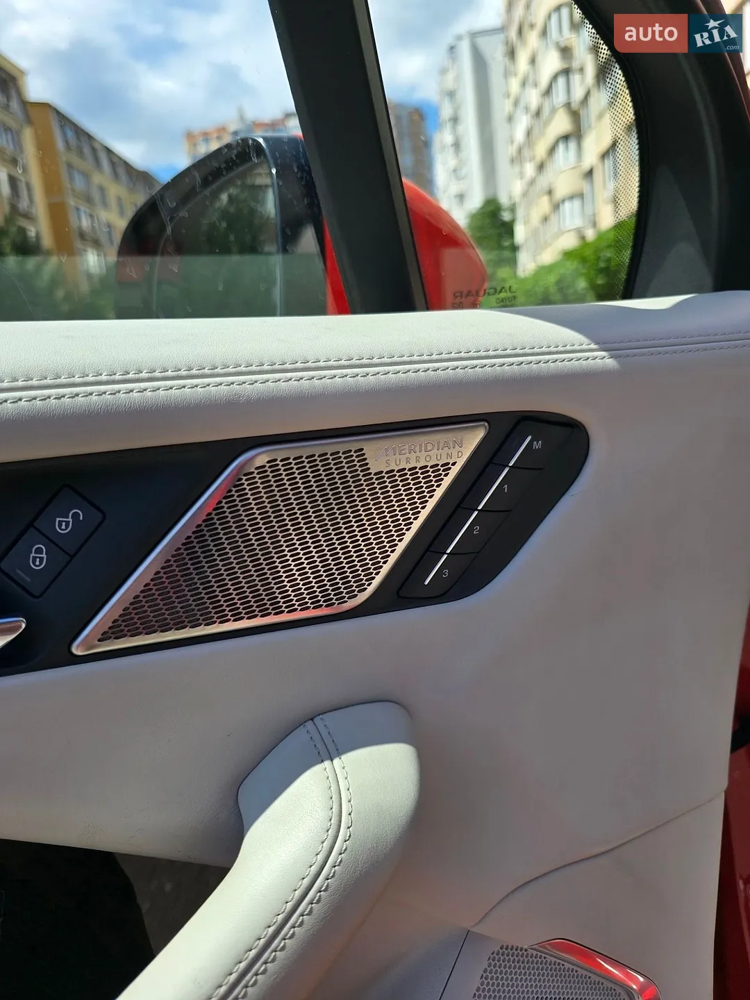 2019 Jaguar I-Pace - мініатюра 11