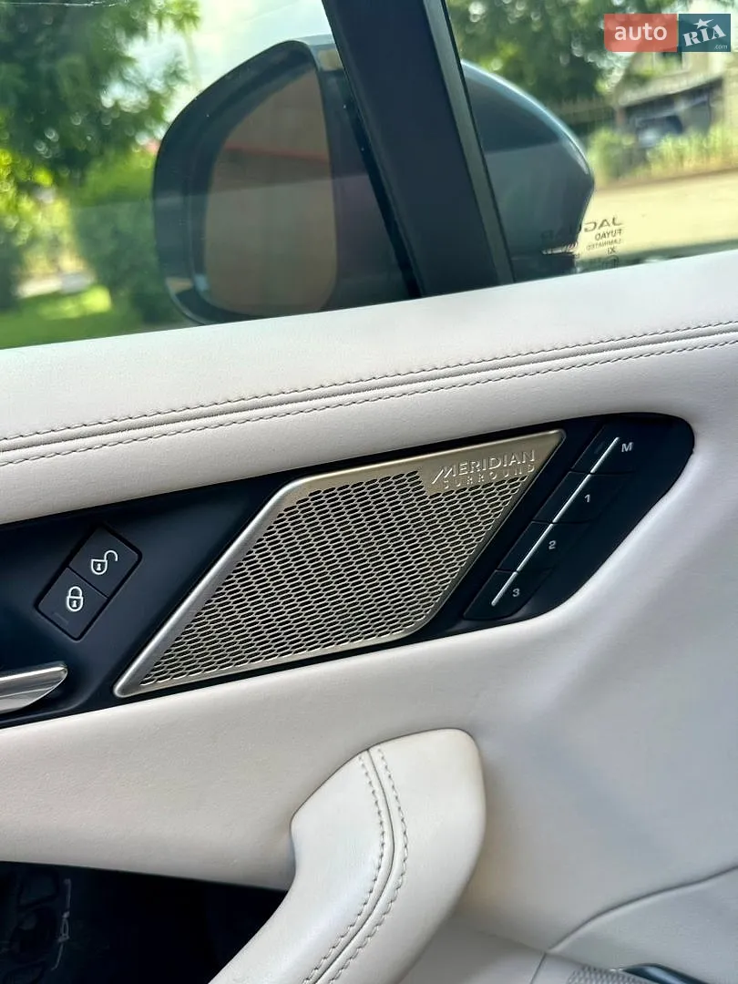 2019 Jaguar I-Pace - мініатюра 11