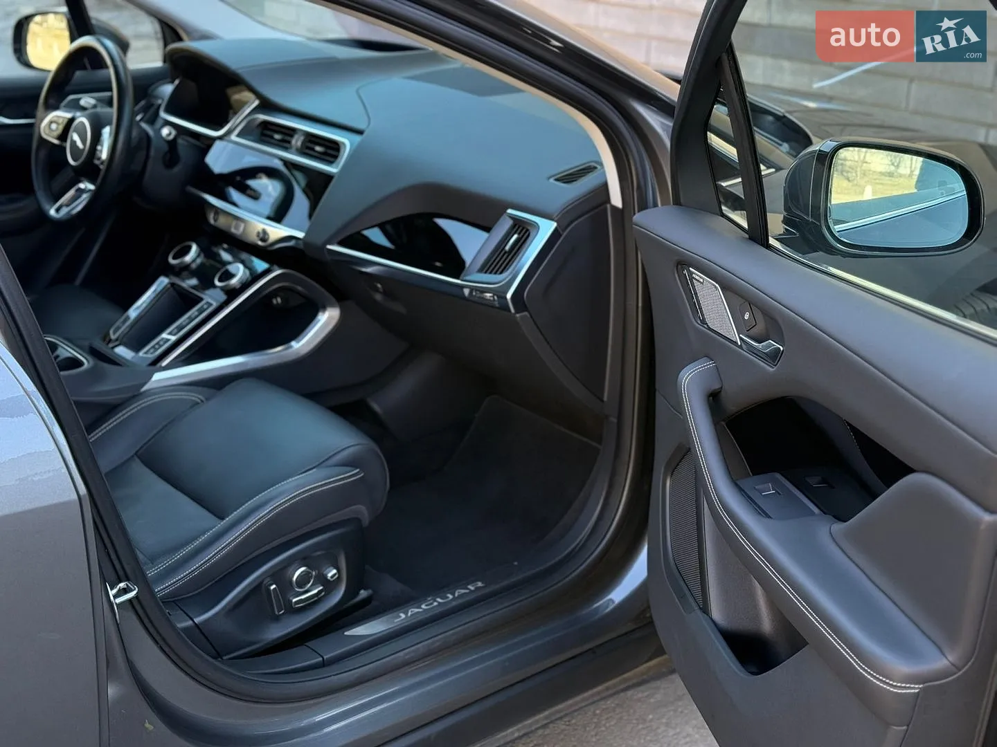2019 Jaguar I-Pace - мініатюра 28