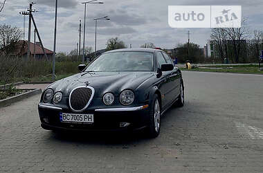 Седан Jaguar S-Type 2000 в Львові