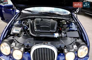 Седан Jaguar S-Type 2001 в Львові