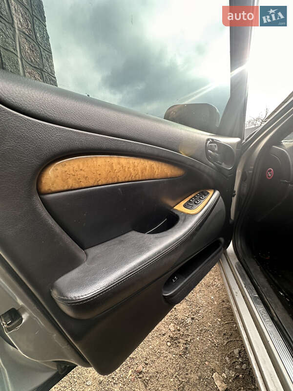 Седан Jaguar S-Type 2001 в Первомайске