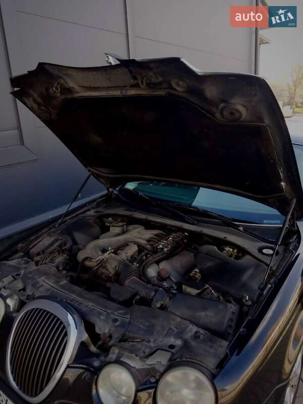 Седан Jaguar S-Type 2000 в Солотвине