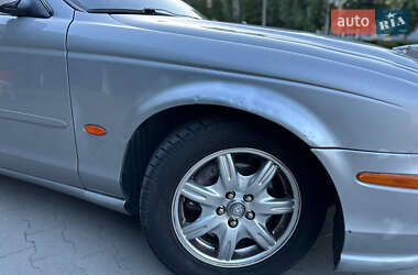 Седан Jaguar S-Type 2000 в 