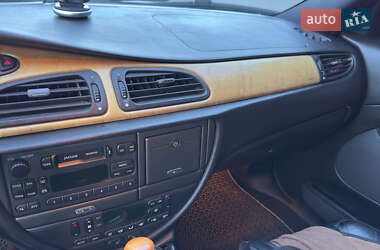 Седан Jaguar S-Type 2000 в 