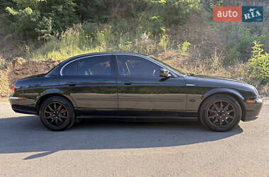 Седан Jaguar S-Type 2000 в 