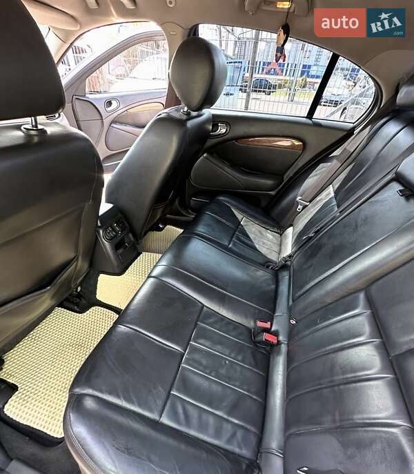 Седан Jaguar S-Type 2004 в Бучі