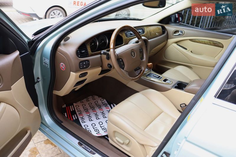 Седан Jaguar S-Type 2006 в Львове