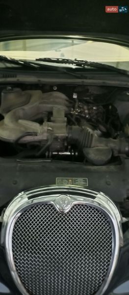 Седан Jaguar S-Type 2000 в Лубнах