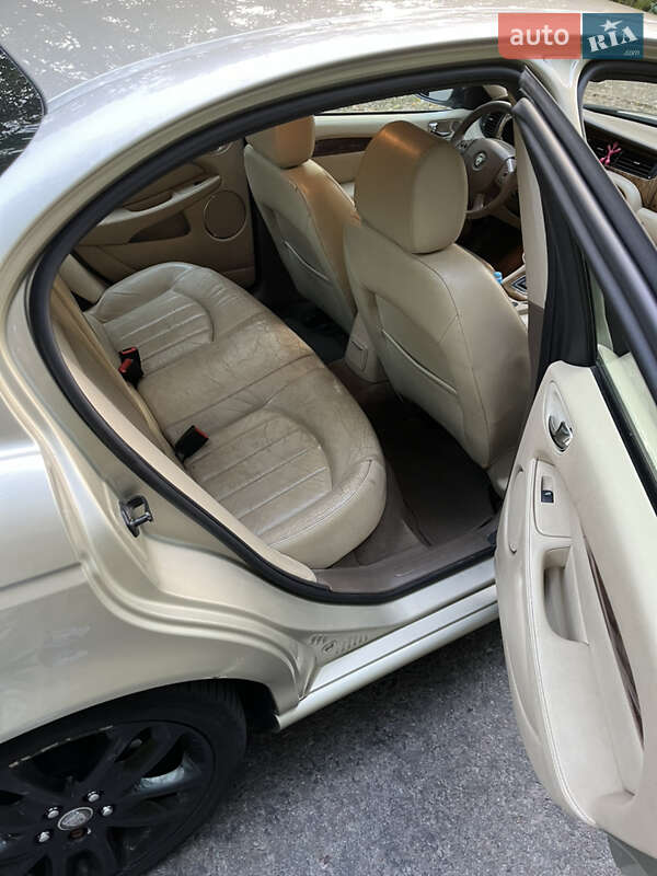 Седан Jaguar X-Type 2007 в Рокитному