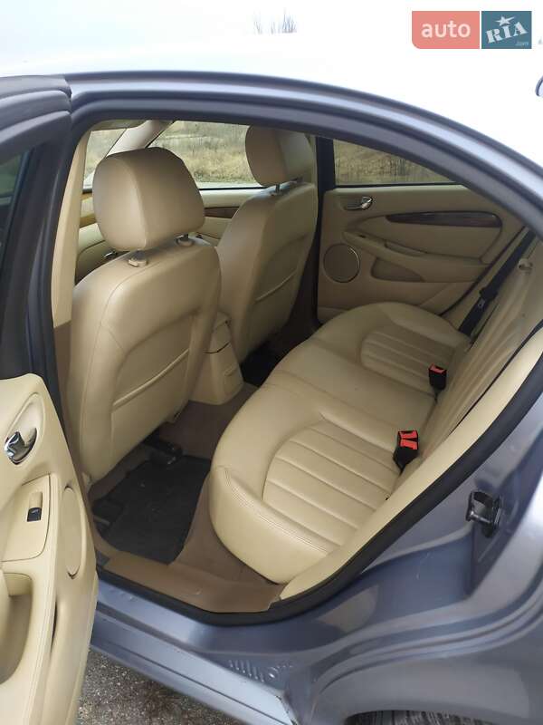 Седан Jaguar X-Type 2006 в Мироновке