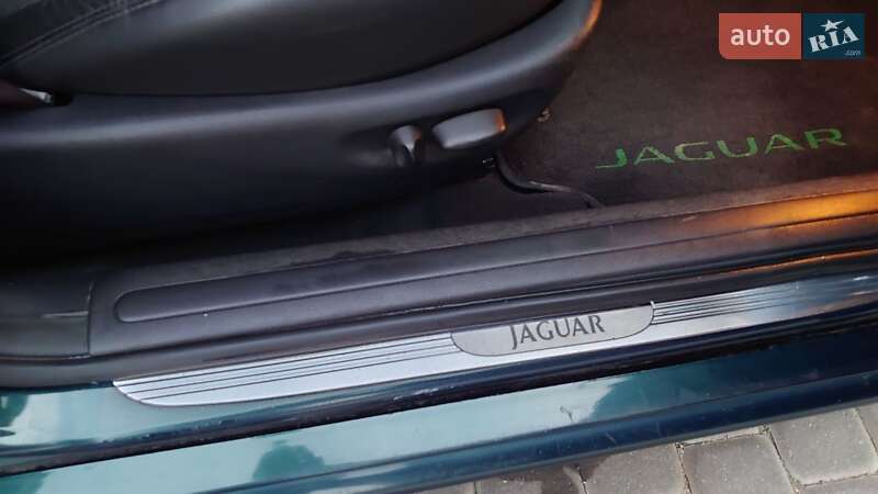 Седан Jaguar X-Type 2002 в Умані