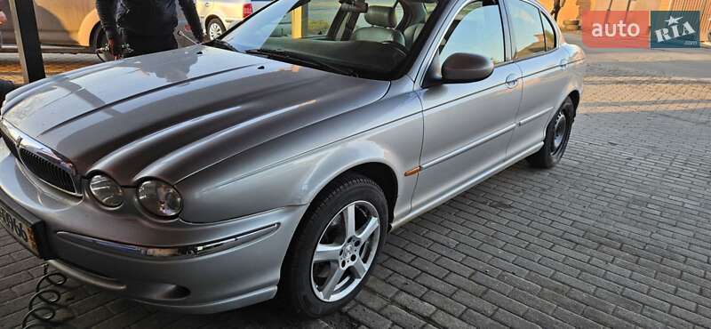 Седан Jaguar X-Type 2002 в Охтирці