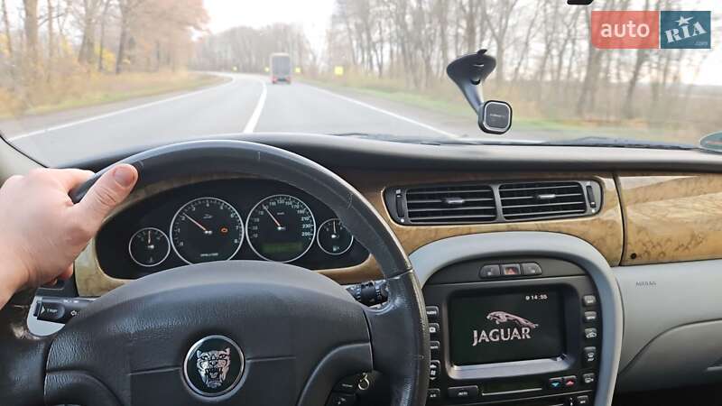 Седан Jaguar X-Type 2002 в Охтирці