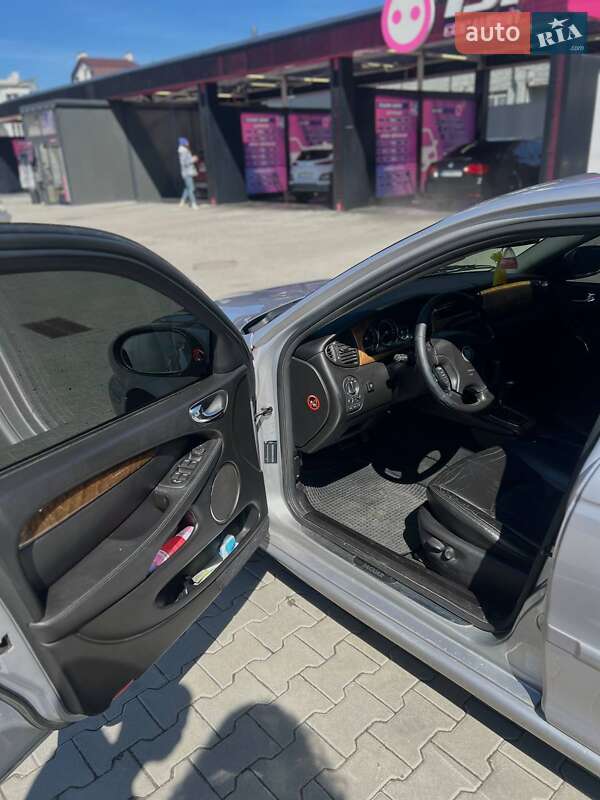 Седан Jaguar X-Type 2001 в Львове