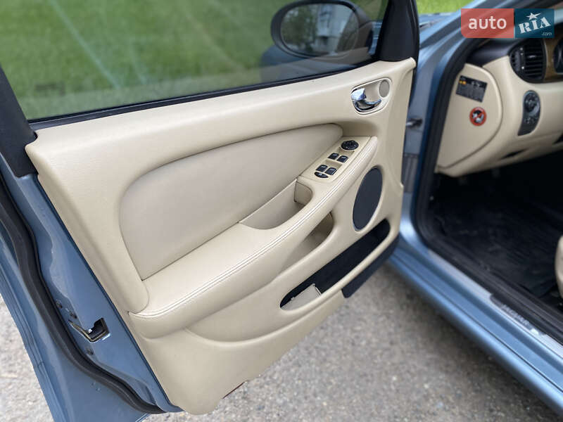 Седан Jaguar X-Type 2004 в Львове