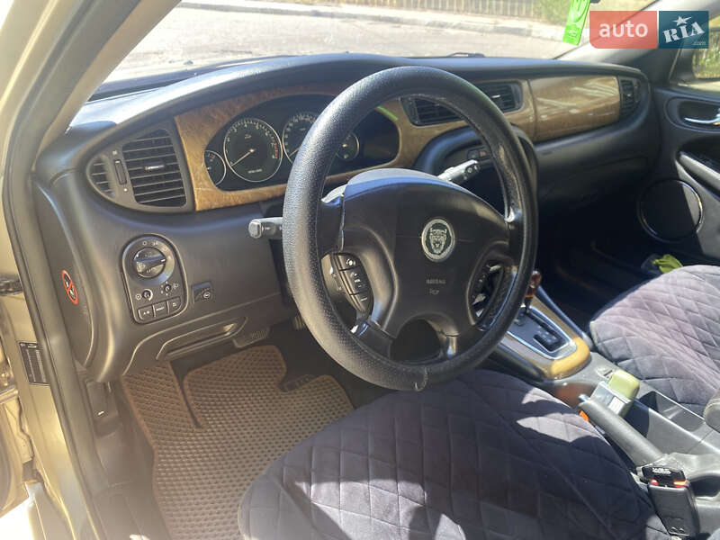 Седан Jaguar X-Type 2001 в Николаеве