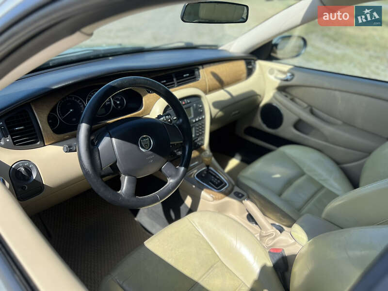 Седан Jaguar X-Type 2006 в Львові