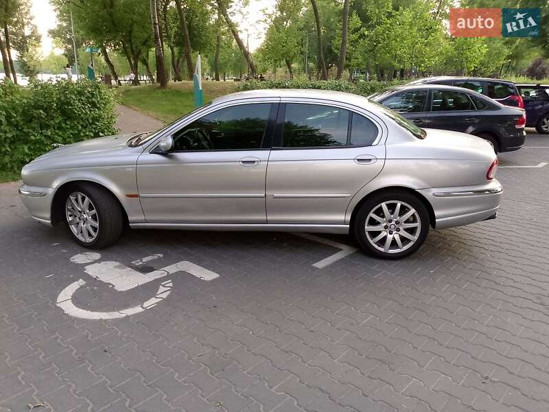 Седан Jaguar X-Type 2001 в Киеве